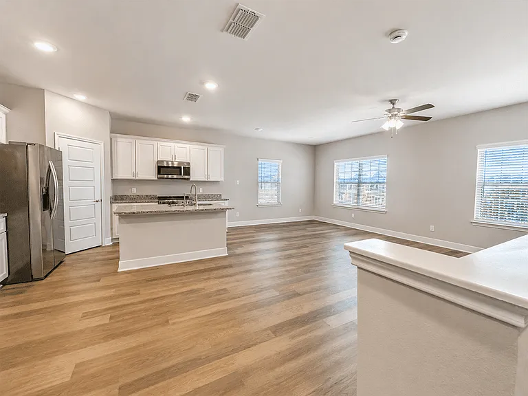 7141 Magnolia Crk #201 — Photo 11
