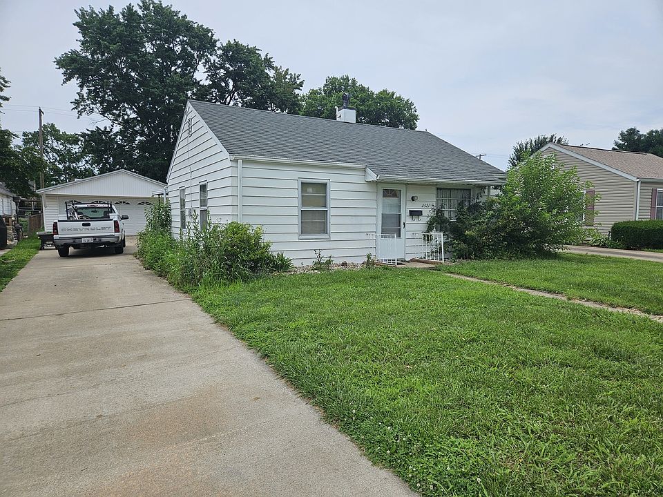 1st image of 2521 Oak St