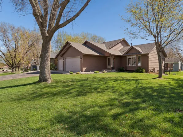 8922 Quinwood Ln N, Maple Grove, MN 55369