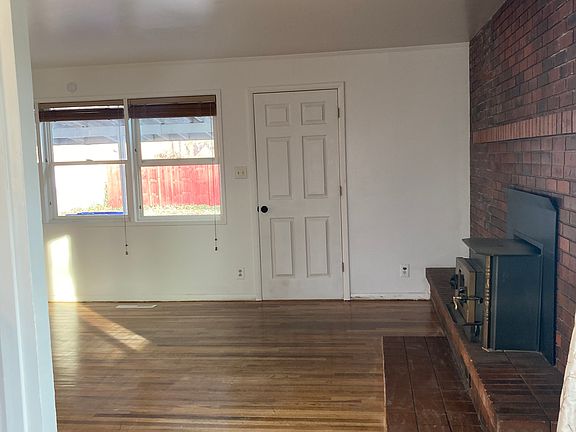 5th image of 1054 N Oakley St