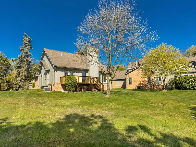 37743 Avon Ln — Photo 32