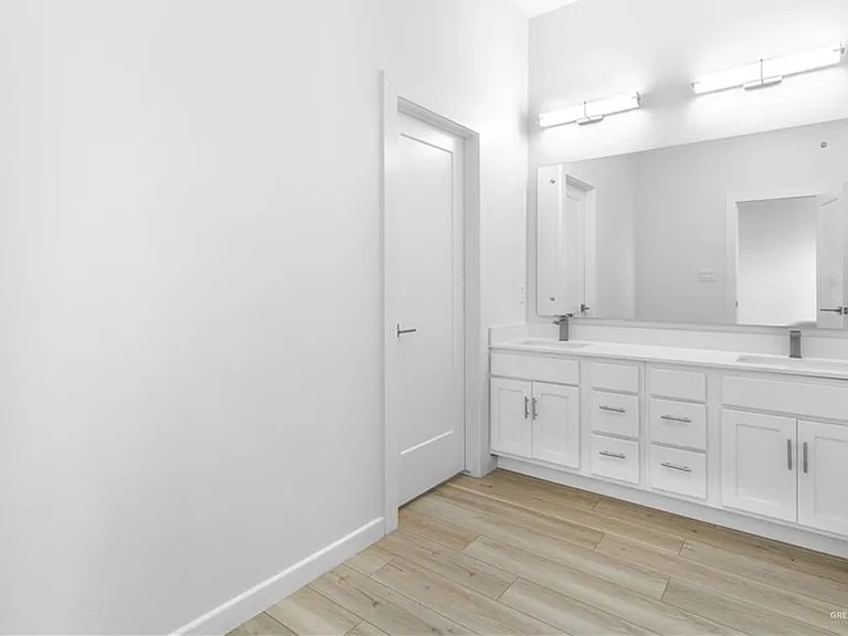 2707 W Kerria Ave — Photo 11