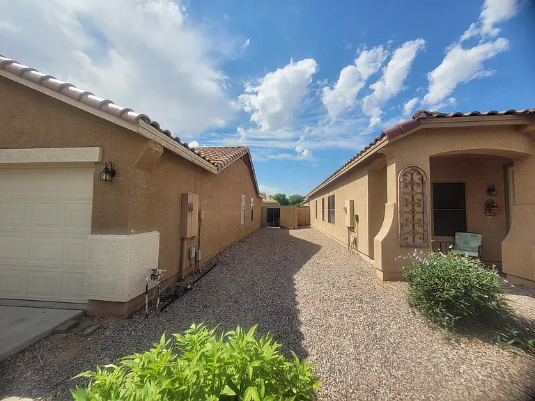 2739 W Silver Creek Ln — Photo 4