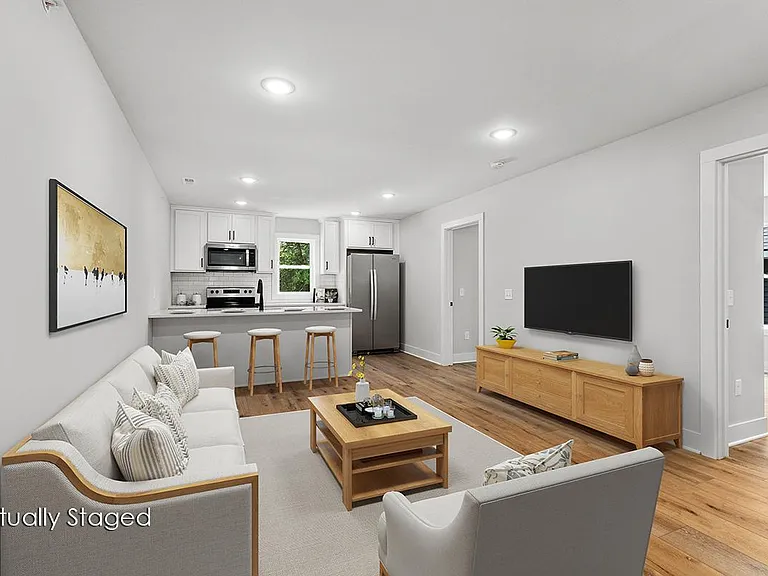 960 Diamond Ave NE #3 — Photo 2
