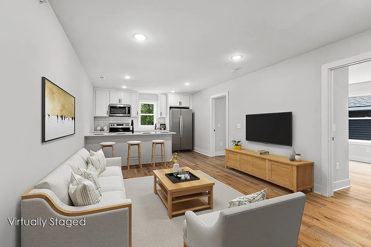 Building Photo - 960 Diamond Ave NE #3
