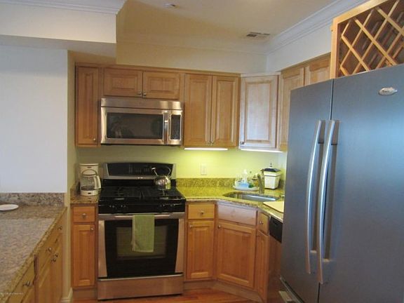 4th image of 202 Dupont Ave Unit 6