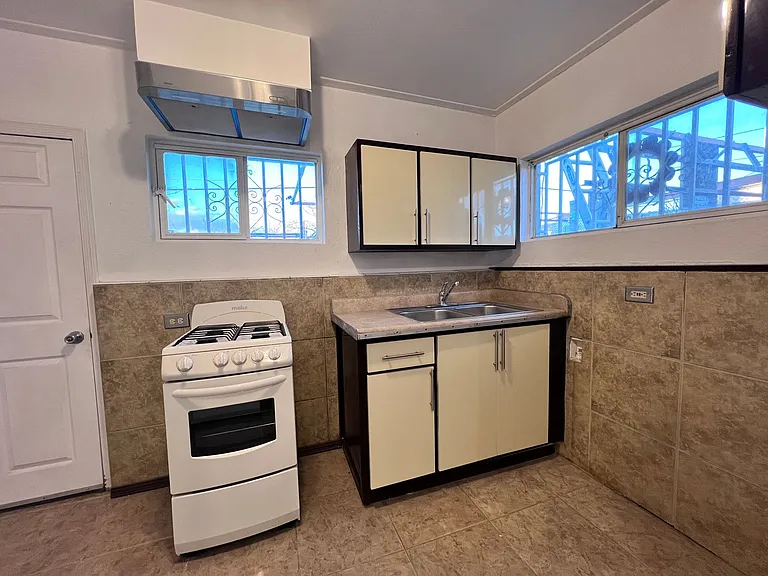 Central Studio Apartment — Photo 12