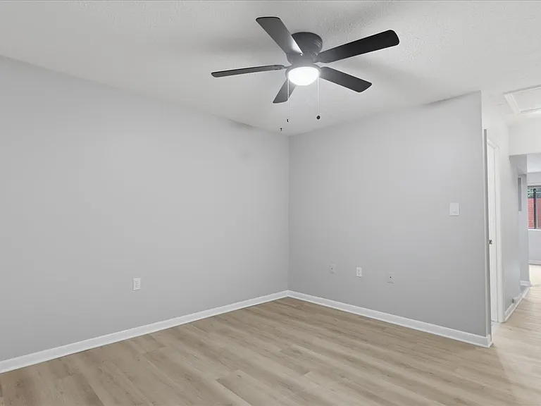 116 N Indian Aly #102 — Photo 13
