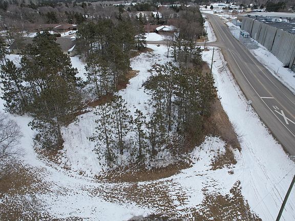 4th image of Lakeside Dr N