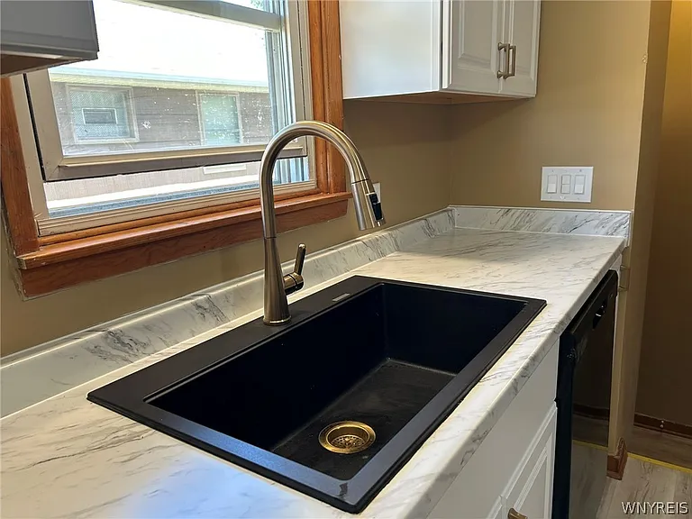 1835 Military Rd — Photo 10