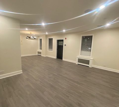 LARGE LIVING ROOM / DINING ROOM COMBO