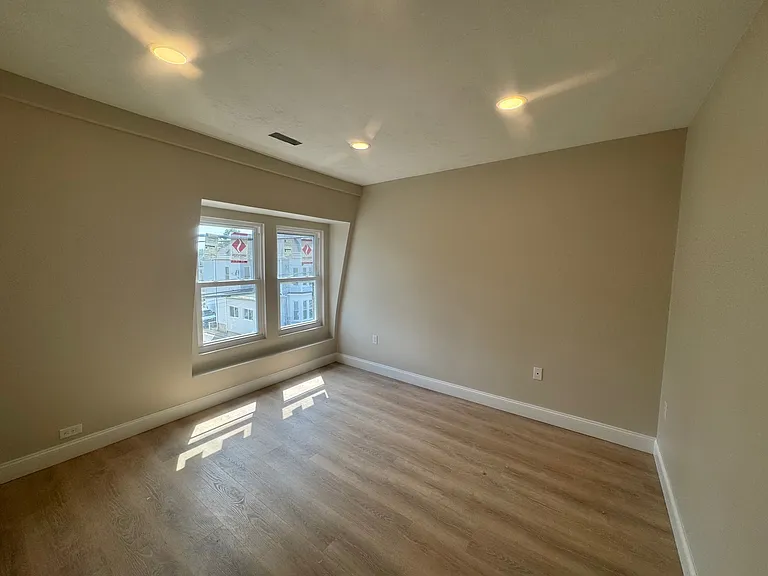 74 Washington St #8 — Photo 3