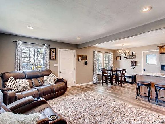 5th image of 904 Applewood Ct