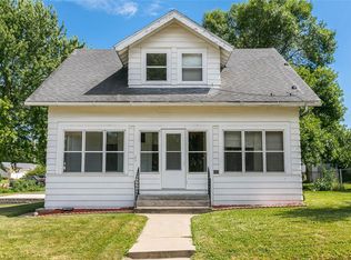 322 Washington St, Center Point, IA 52213
