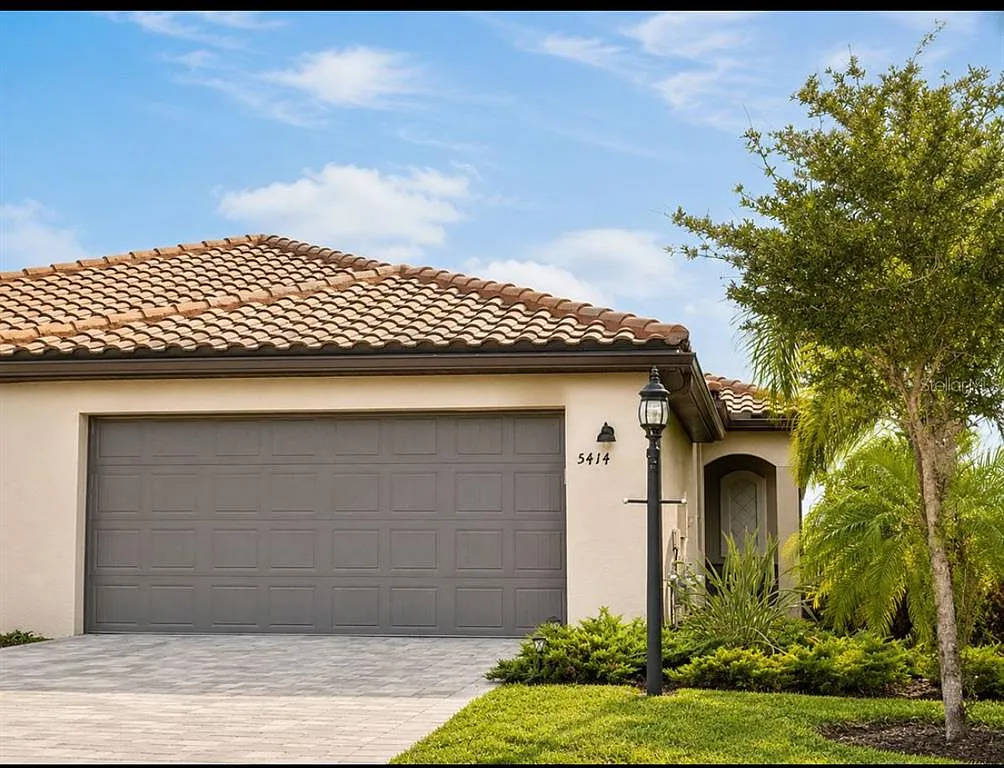 2 bed, 2.0 bath, 1557 sqft, $3,100 — Photo 1