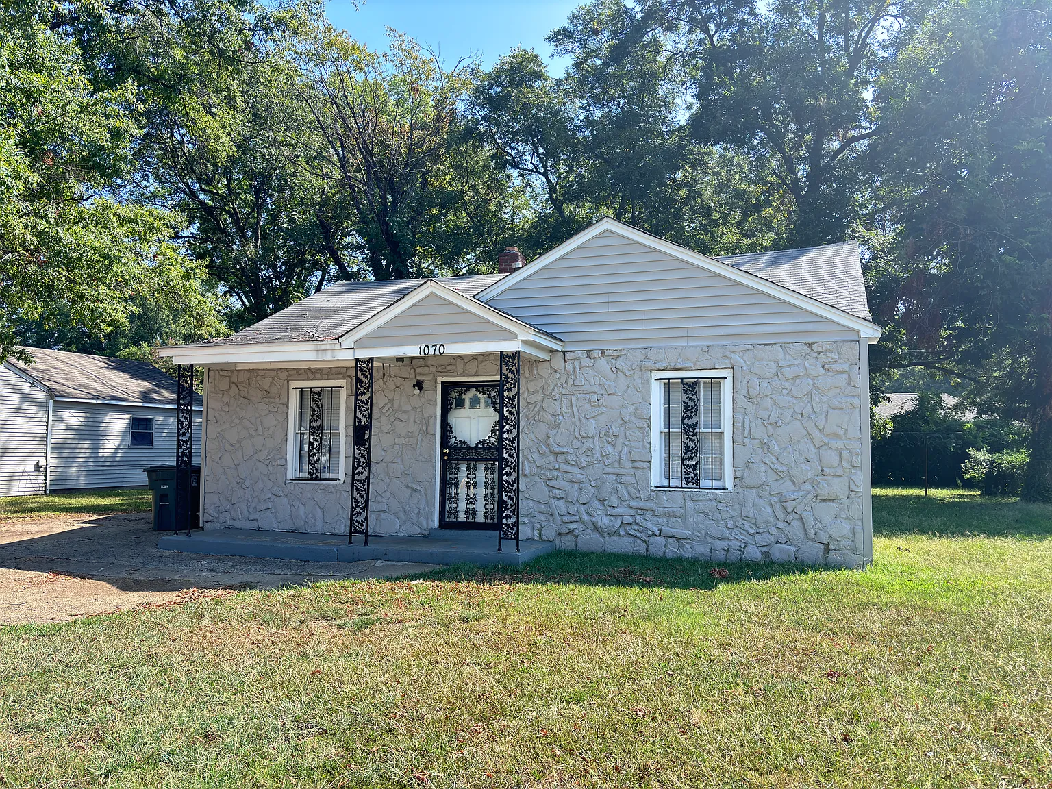 3 bed, 1178 sqft, $1,005 — Photo 1