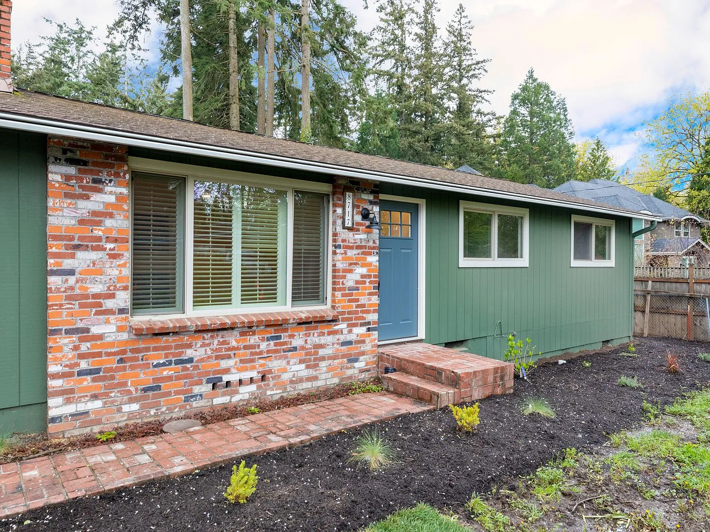 Single-family 3 bedroom home available for rent in SW Portland! — Photo 2