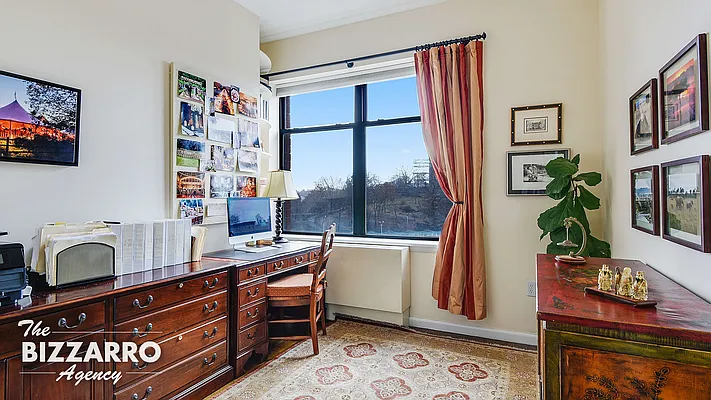 Sold by Bizzarro Agency | media 6