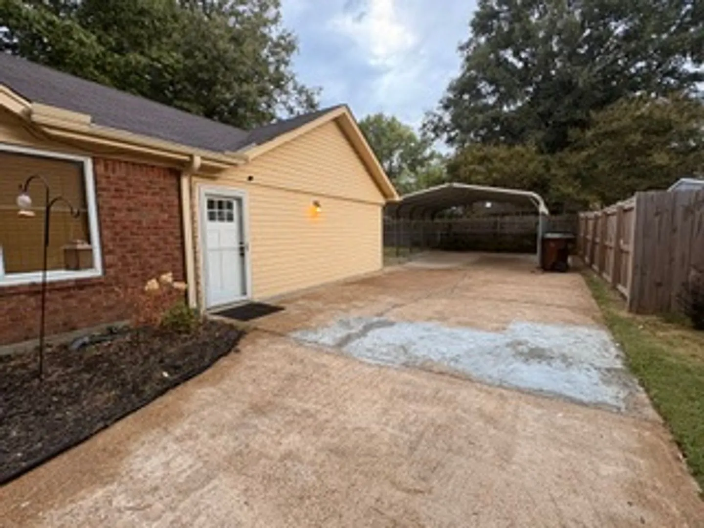 Spacious & Inviting Home in Bartlett Convenient Location! Bedroom with Private Entrance! Shed in ... — Photo 3
