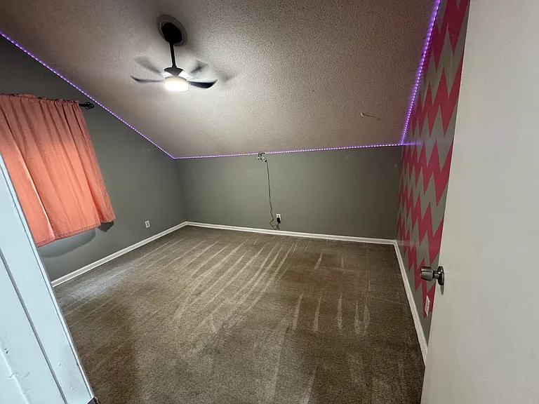102 Weatherbark Cir — Photo 17