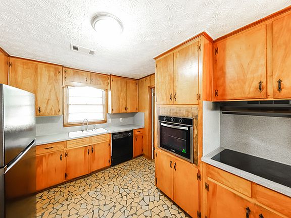 3rd image of 1712 Longmeadow Dr