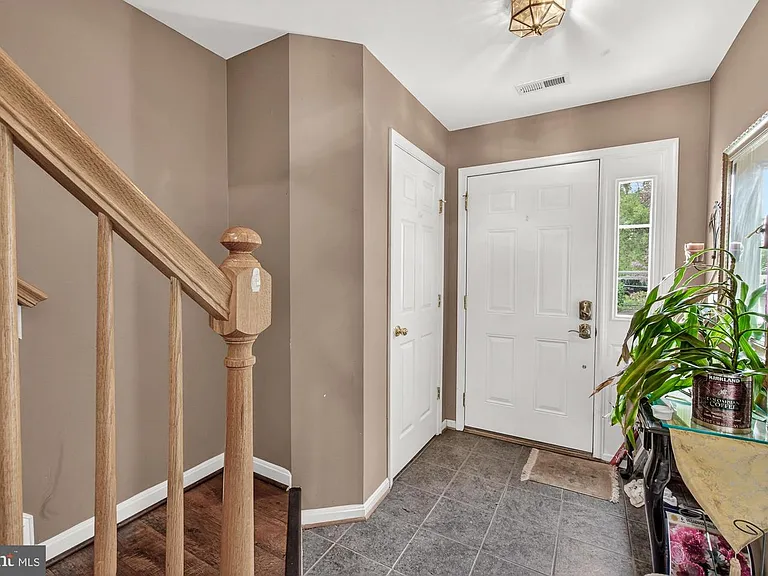 2572 Carrington Way — Photo 4