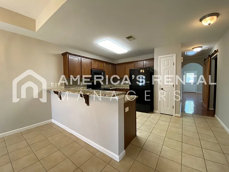 2819 Southwood Ln — Photo 8