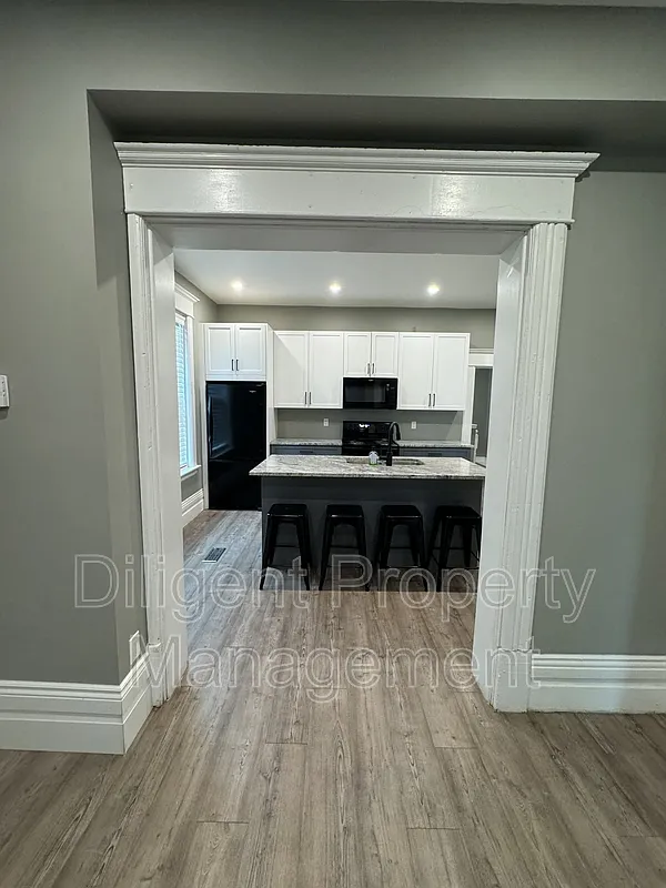 5 bed, 3.0 bath, $650 — Photo 2