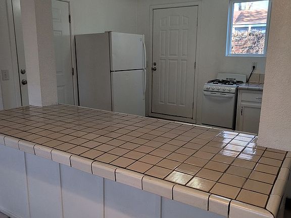 3rd image of 2333 Garden Ave