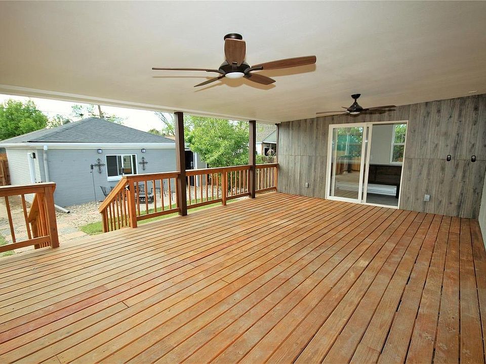 Covered patio with laundry room slider