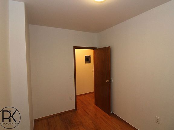 4th image of 589 Morgan Ave APT 2R