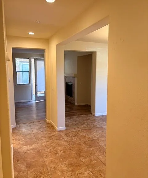165 Stonegate Cir #B — Photo 3