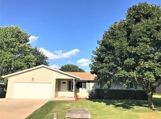 705 Prairie Ln, Monticello, IL 61856