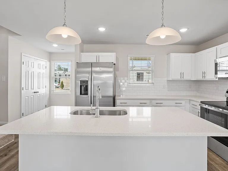 1012 Peony Ln — Photo 9