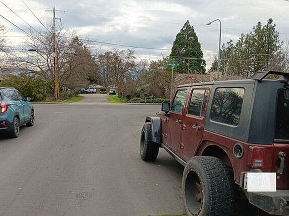 5th image of 624 Chestnut St