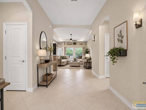 4th image of 35 Bethpage Dr