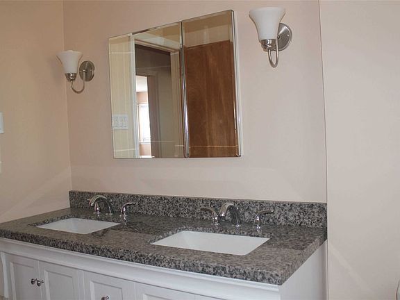 4th image of 229 Lincoln Ave APT 2