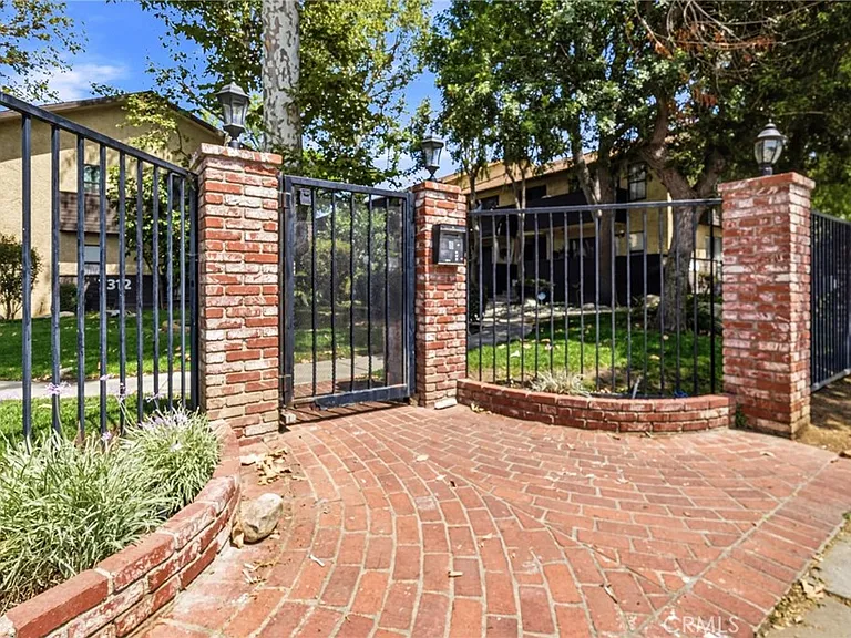 7304 Corbin Ave #J — Photo 5