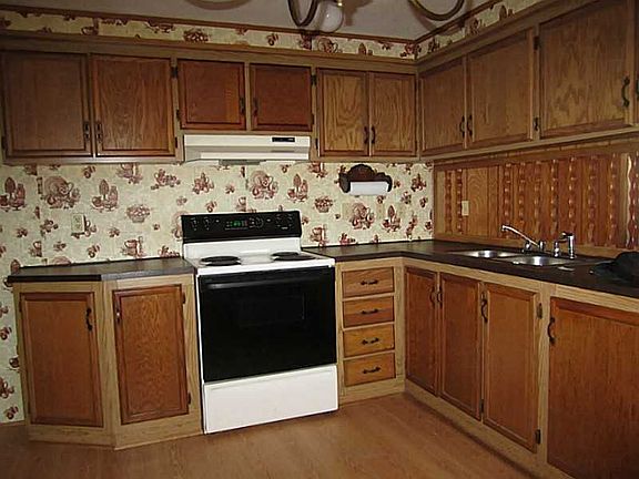 3rd image of 34 Maplewood Dr