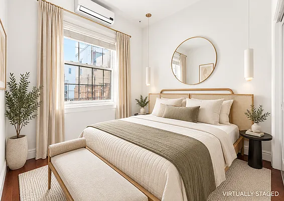 Bedroom, photo 1
