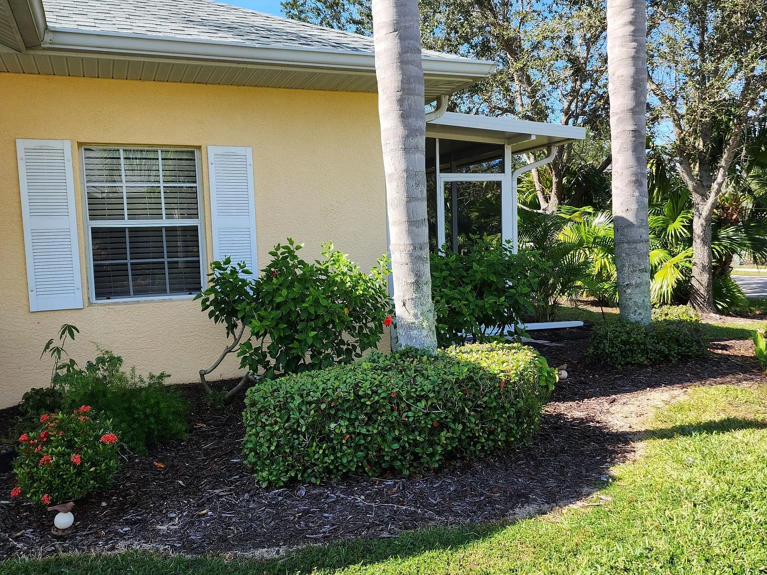 2704 Heron Lake Dr — Photo 2