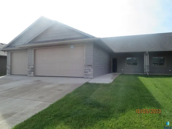 7507 W Flowerfield Pl, Sioux Falls, SD 57106