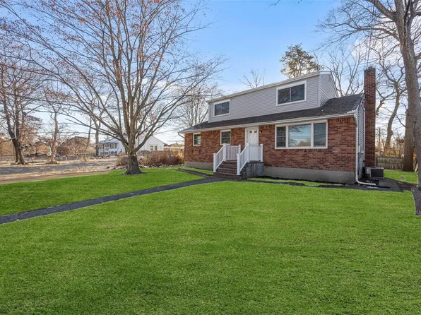 18 2ND Street, Lake Ronkonkoma, NY 11779