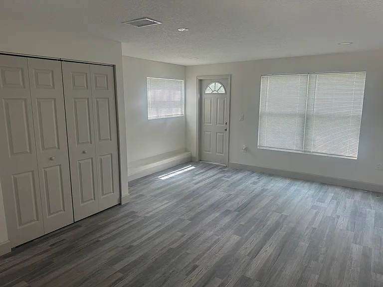 1149 La Salle St — Photo 10