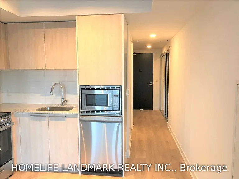501 Yonge St #1810 — Photo 3