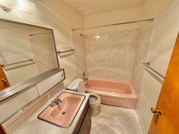 5th image of 117 12th Ave E APT 202