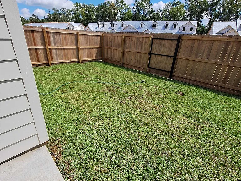 8028 Pine Valley Dr — Photo 15