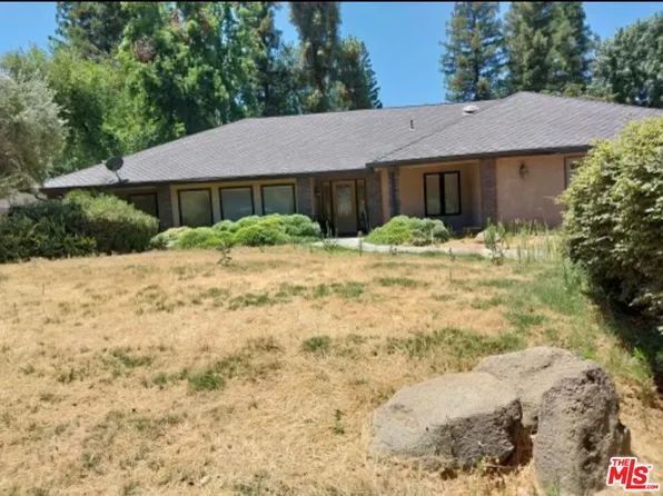39925 Kings River Drive, Kingsburg, CA 93631