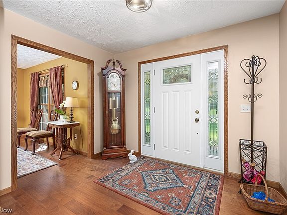 4th image of 621 Continental Dr