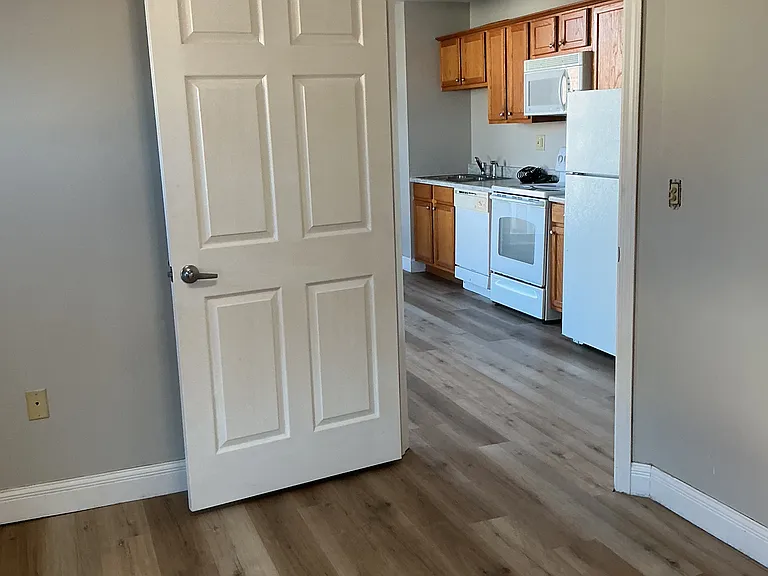 Drake Hotel Apartments — Photo 6